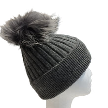Carica l'immagine nel visualizzatore di Gallery, CAPPELLO PON PON
