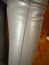 Carica l'immagine nel visualizzatore di Gallery, PANTALONE ECOPELLE TROMBETTA
