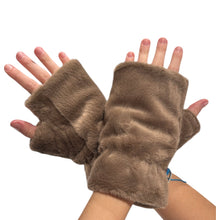 Carica l&#39;immagine nel visualizzatore di Gallery, GUANTO PELO
