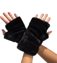 Carica l&#39;immagine nel visualizzatore di Gallery, GUANTO PELO
