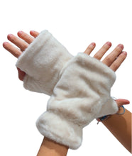 Carica l&#39;immagine nel visualizzatore di Gallery, GUANTO PELO
